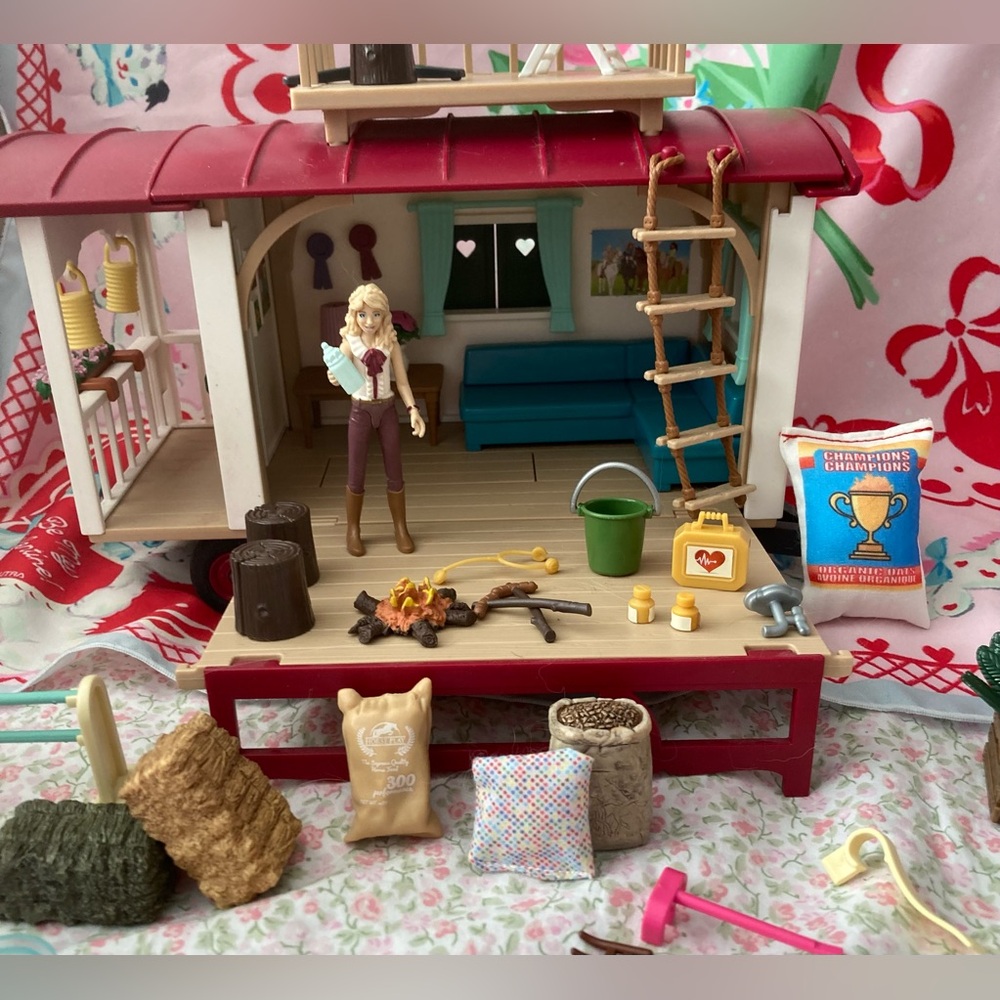 Schleich Horse Club Caravan Trailer Stable Set lots of Accessories too!